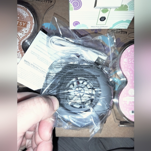 Scentsy Bright Cider Life & Sweetheart Sugar Cookie Pods With mini Fan Diffuser - Picture 2 of 3